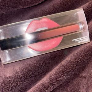 HUDA BEAUTY Matte Lipstick in Rich Red